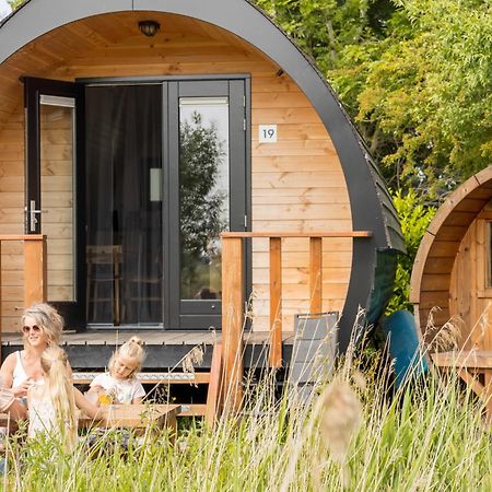Pod Hotelkamer Aan Het Water Dokkum Bagian luar foto