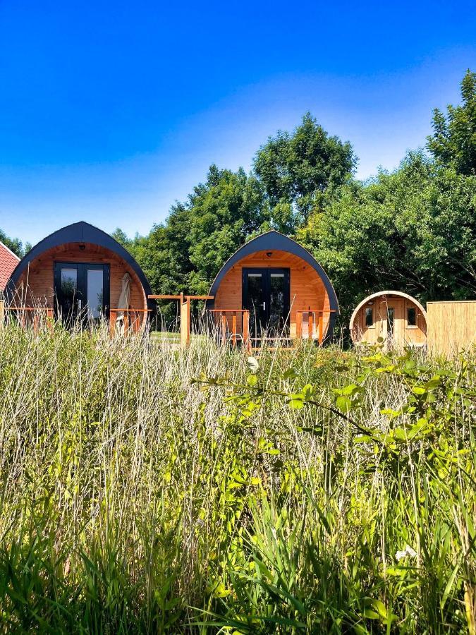 Pod Hotelkamer Aan Het Water Dokkum Bagian luar foto
