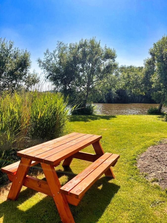 Pod Hotelkamer Aan Het Water Dokkum Bagian luar foto