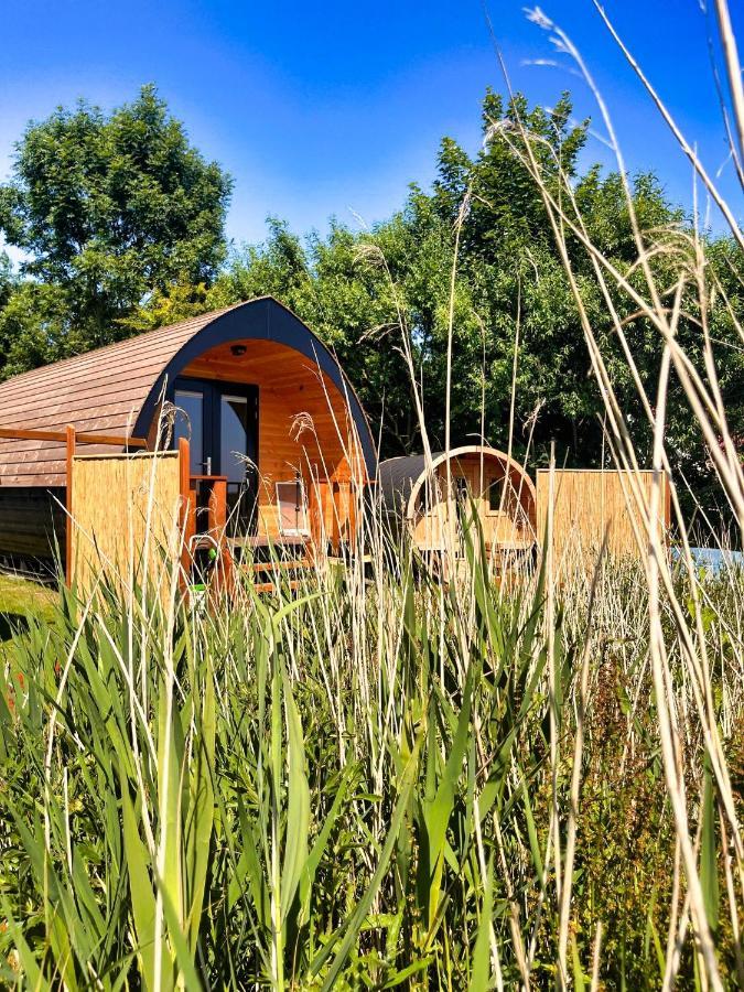 Pod Hotelkamer Aan Het Water Dokkum Bagian luar foto