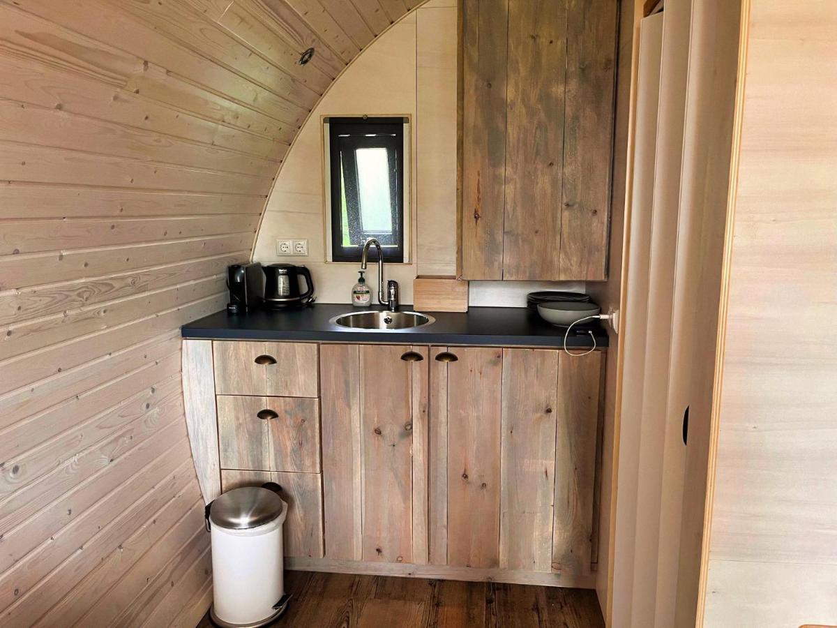 Pod Hotelkamer Aan Het Water Dokkum Bagian luar foto