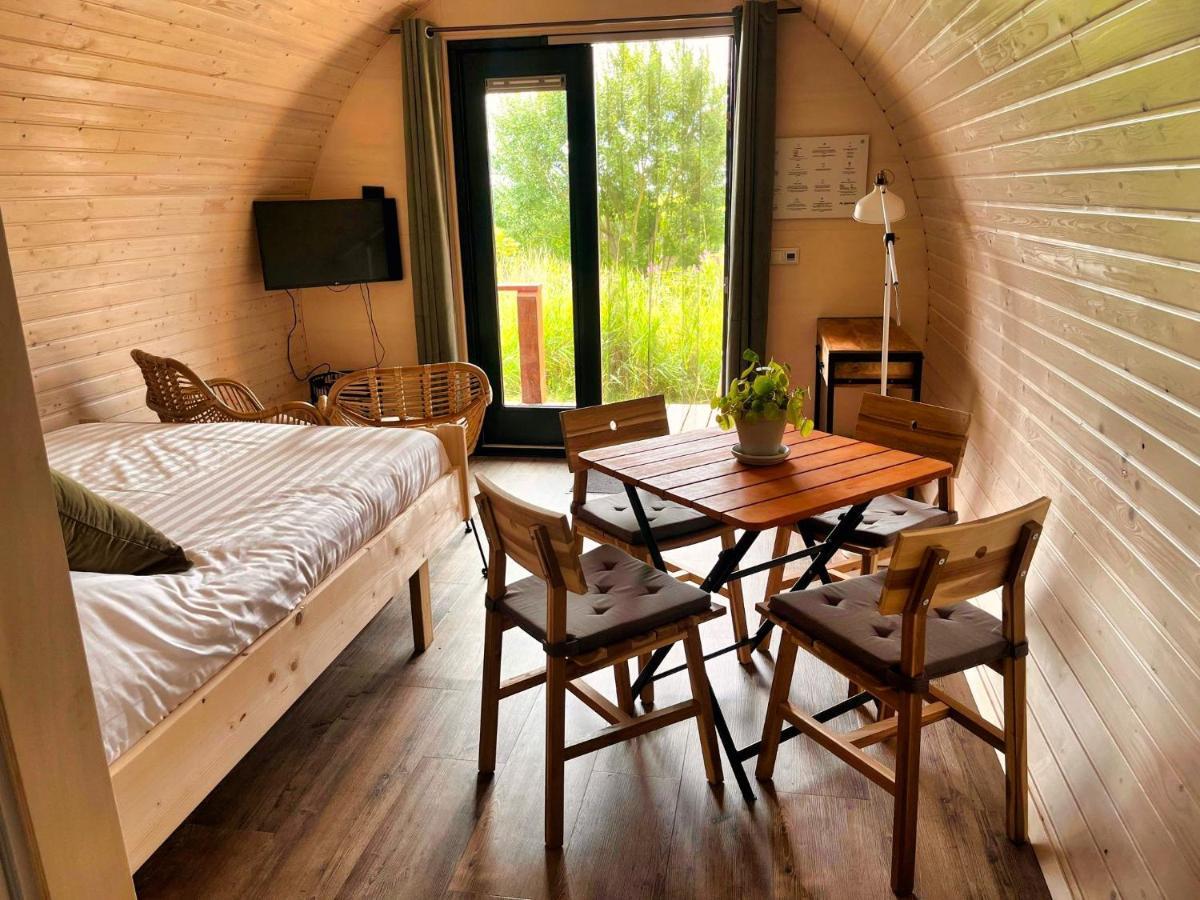 Pod Hotelkamer Aan Het Water Dokkum Bagian luar foto