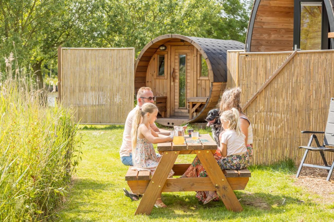 Pod Hotelkamer Aan Het Water Dokkum Bagian luar foto