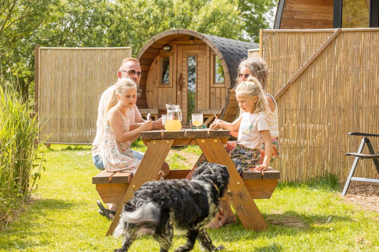 Pod Hotelkamer Aan Het Water Dokkum Bagian luar foto