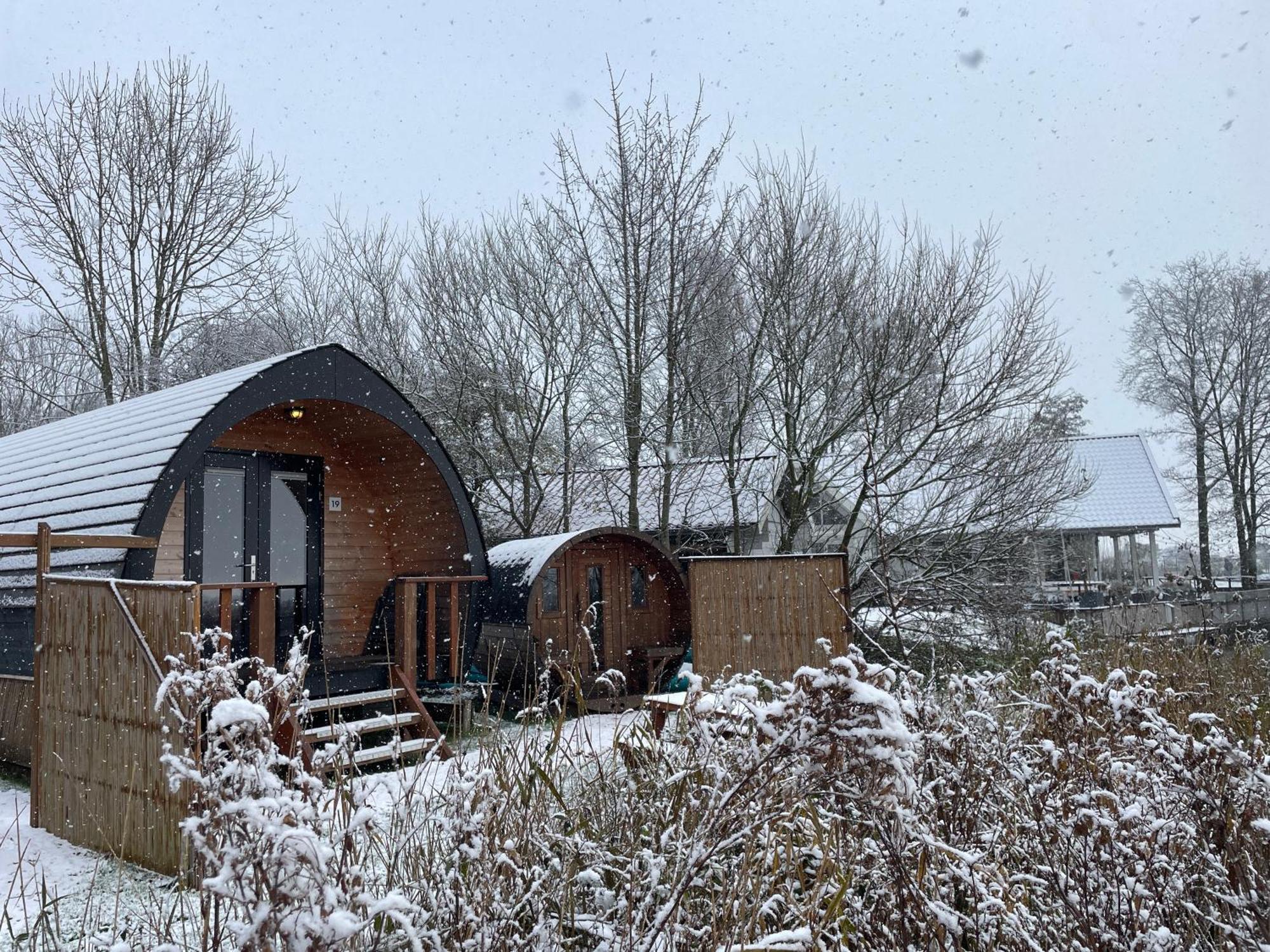 Pod Hotelkamer Aan Het Water Dokkum Bagian luar foto