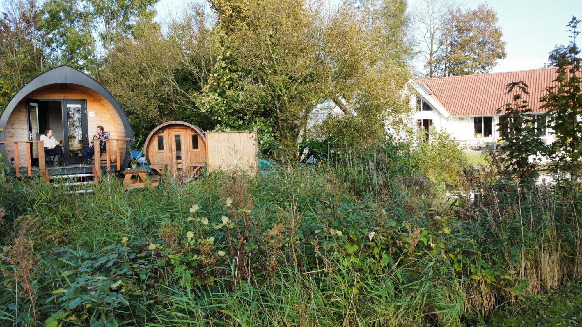 Pod Hotelkamer Aan Het Water Dokkum Bagian luar foto