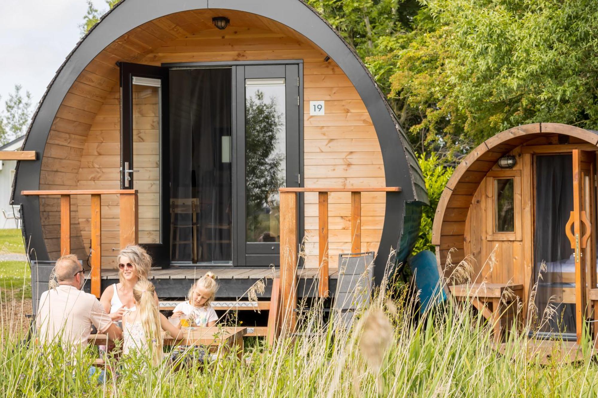 Pod Hotelkamer Aan Het Water Dokkum Bagian luar foto